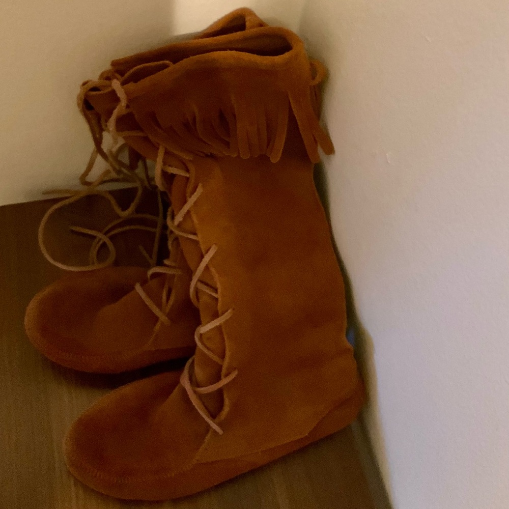 Minnetonka auburn moccasins